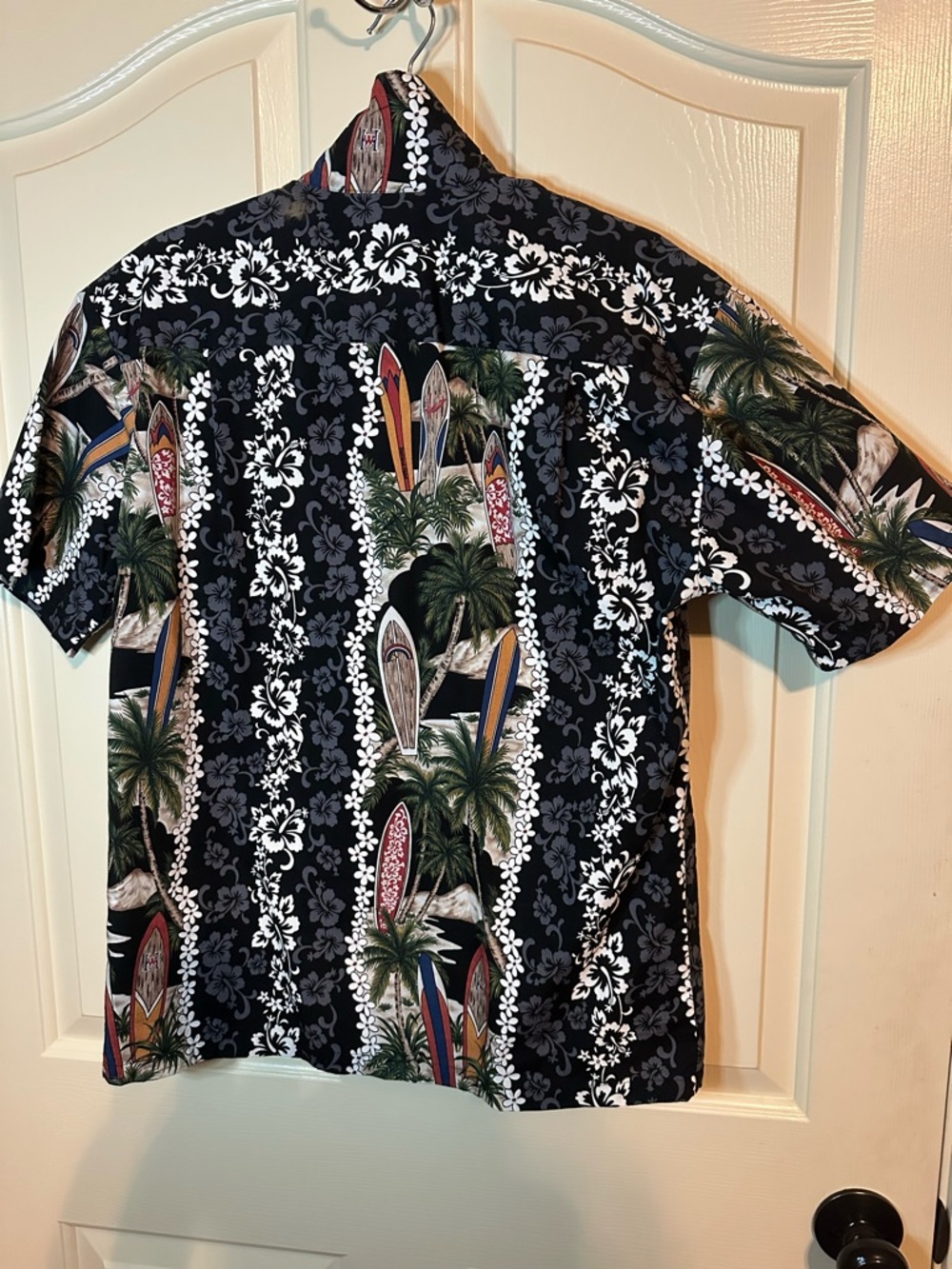 Casual Black Hawaiian Surf Print Button-Down Shirt - Picture 3 of 4